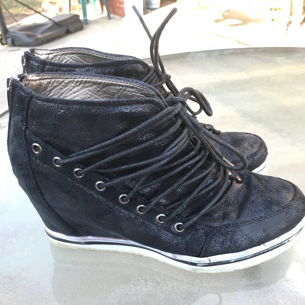 Heeled sneakers